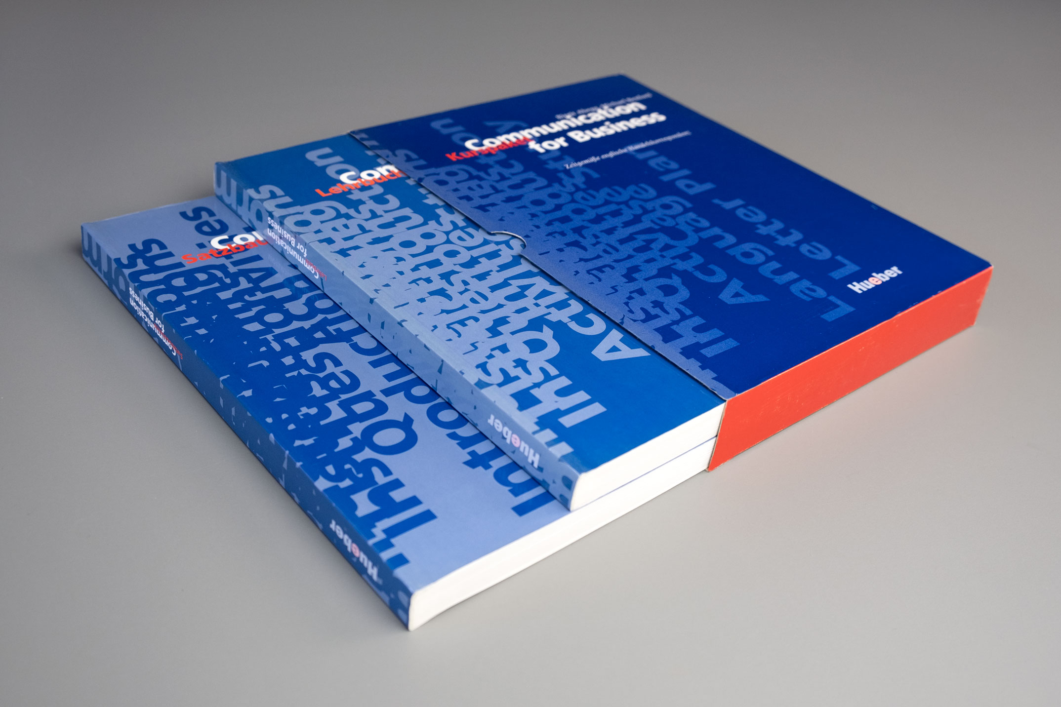 Didaktische Buchgestaltung, Umschlagreihe mit Schuber, Lehrwerk Communication for Business, Hueber Verlag München
