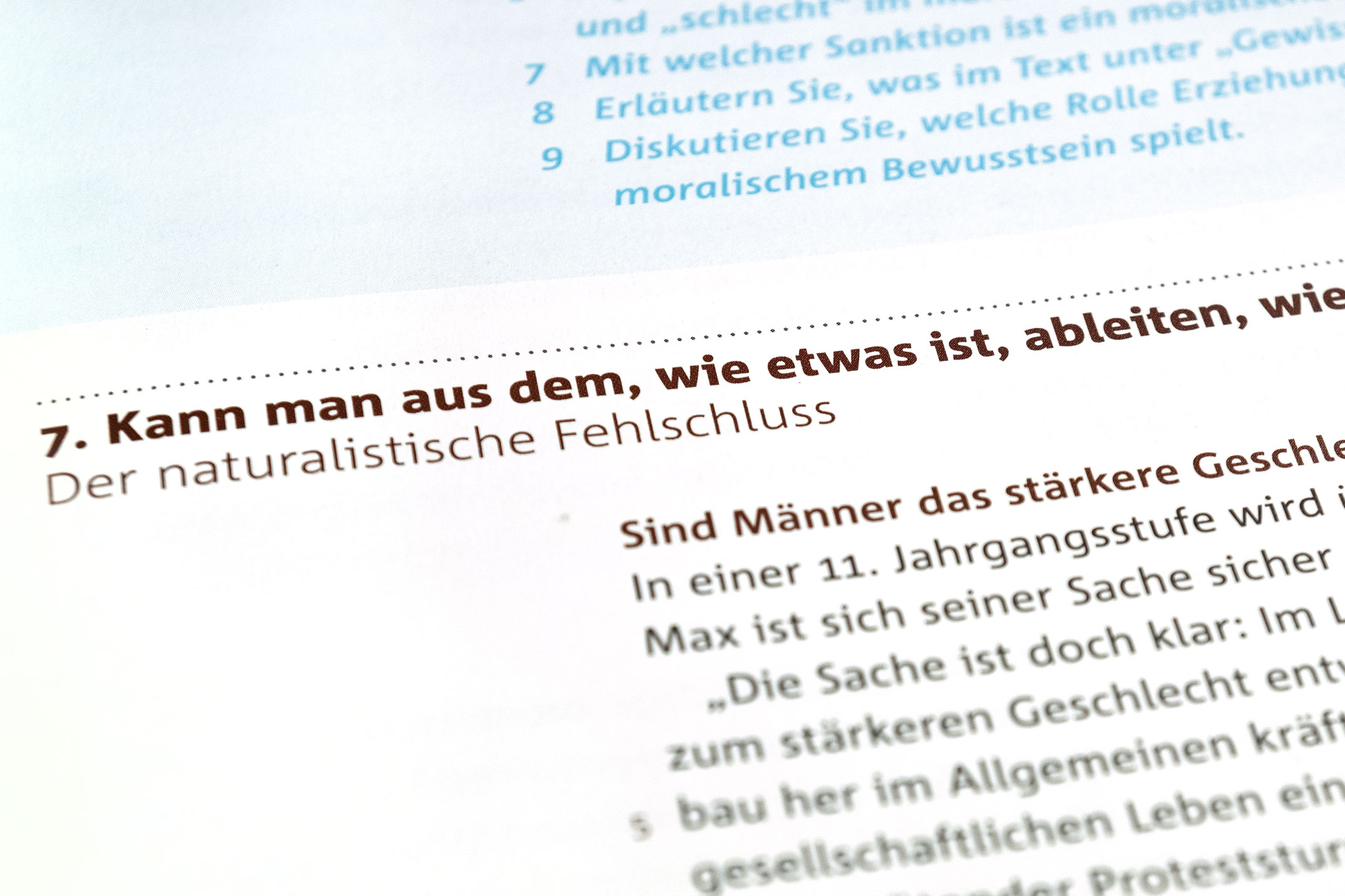 Didaktische Buchgestaltung, Doppelseite Überschiften-Typografie, Lehrwerk Ethik Oberstufe, Oldenbourg Verlag München