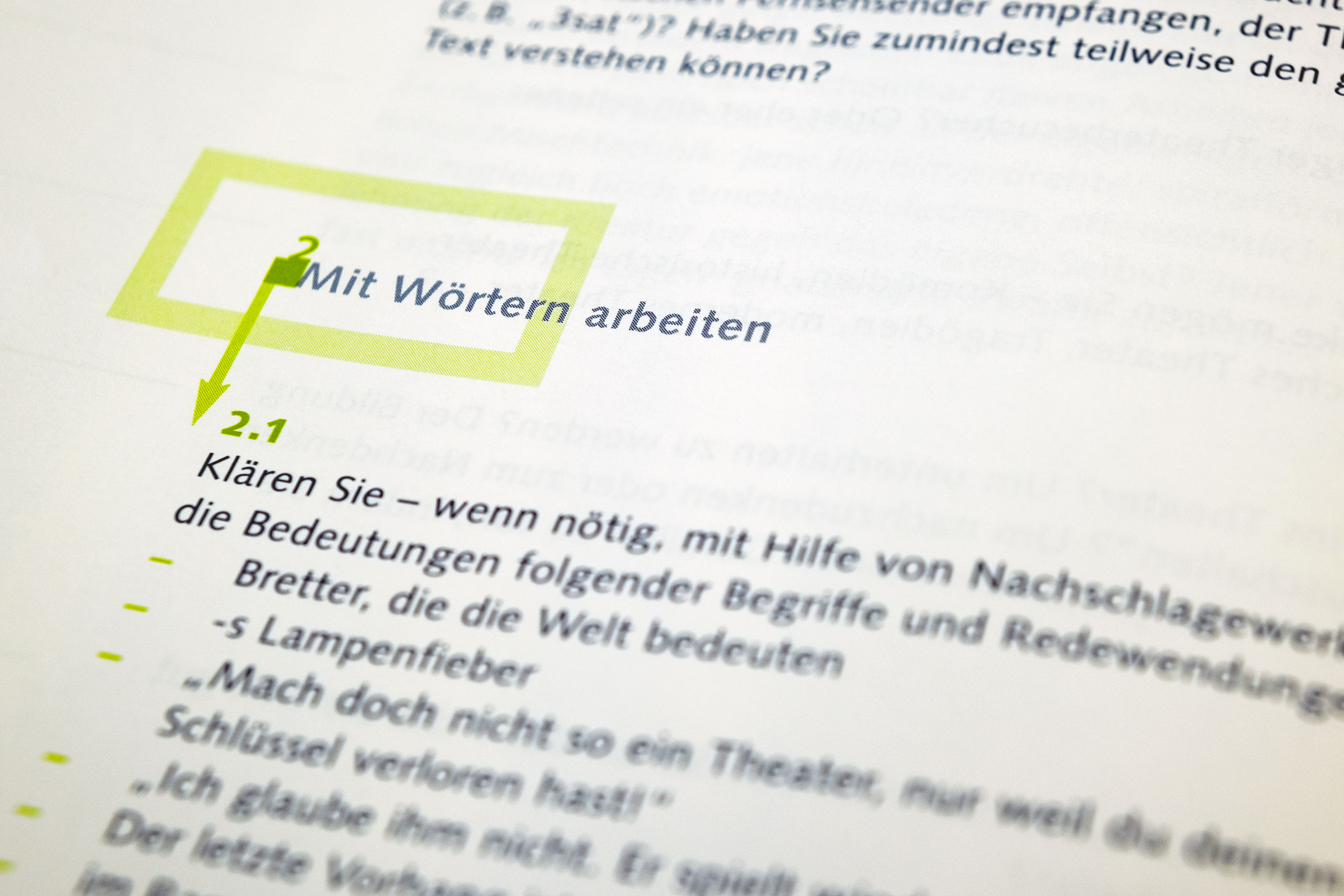 Didaktische Buchgestaltung, Typografie Detail, Lehrwerk Zwischen den Pausen, Verlag für Deutsch München