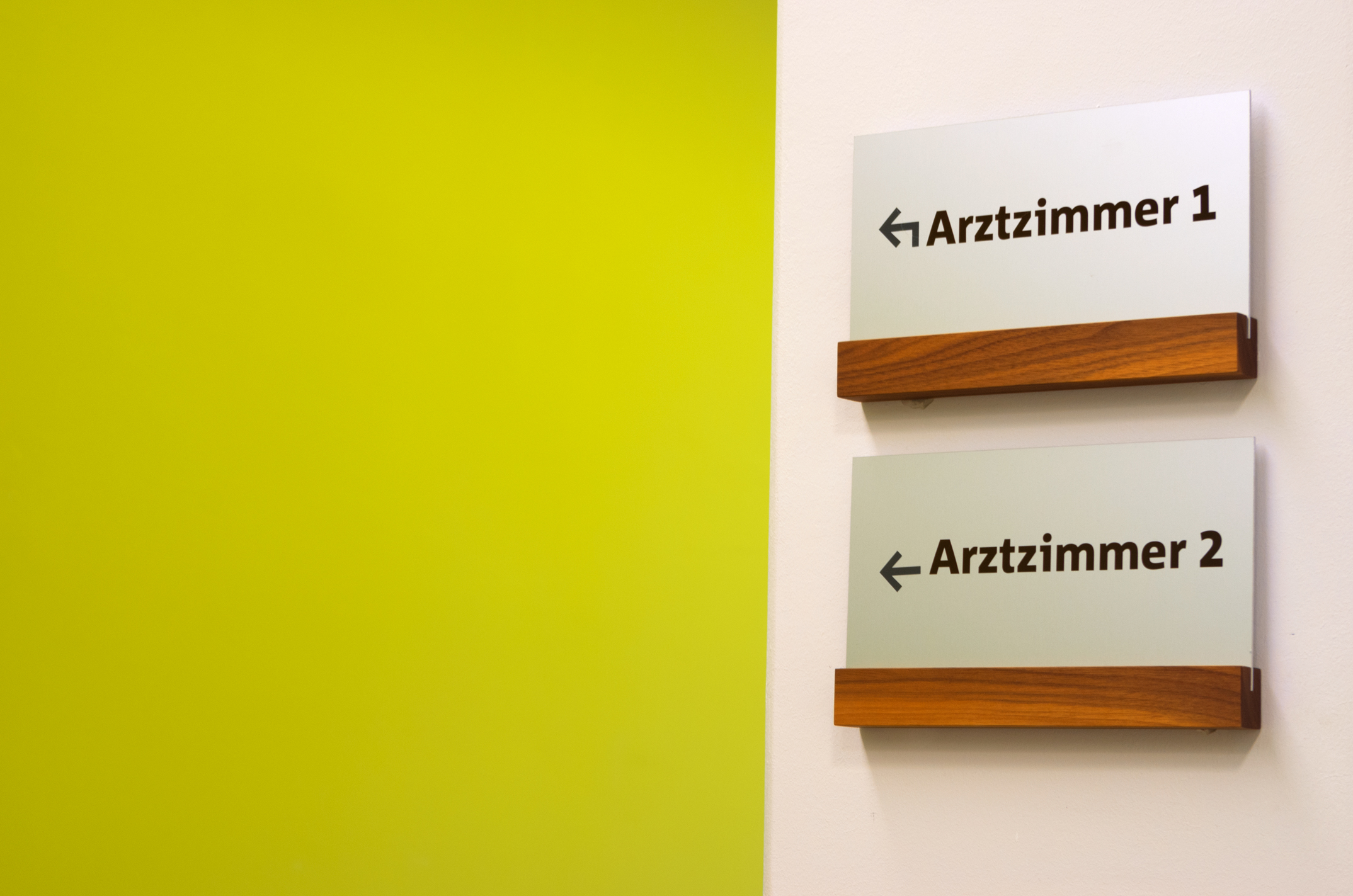 Leitsystem, Wandschilder, Allgemeinarztpraxis Dres. med. Alcock Bogner München