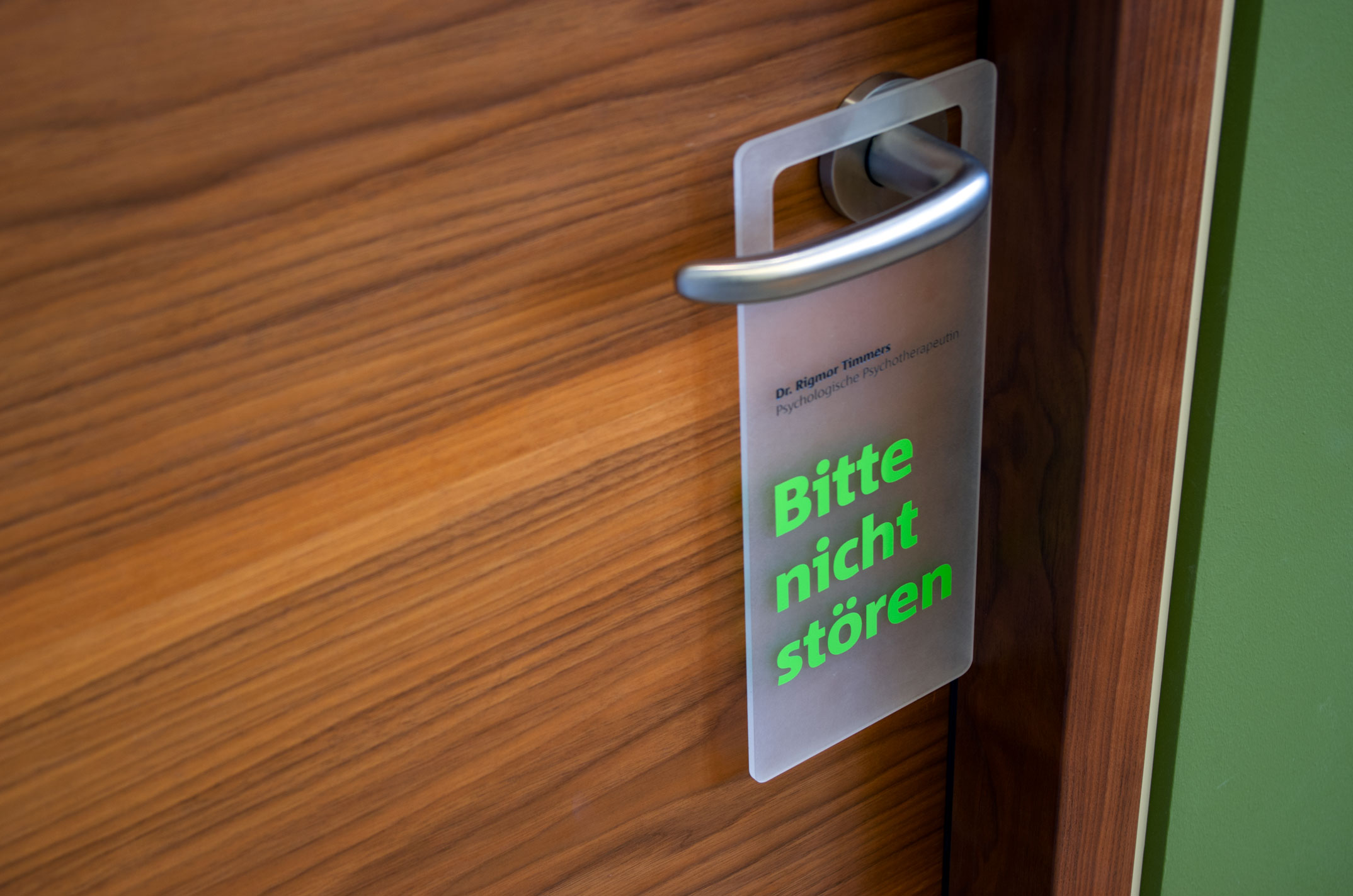 Leitsystem, Türschild, Allgemeinarztpraxis Dres. med. Alcock Bogner München